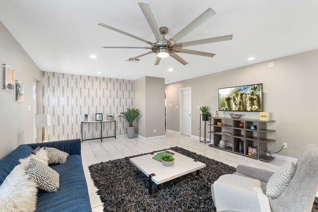 Photo - N 66th Street