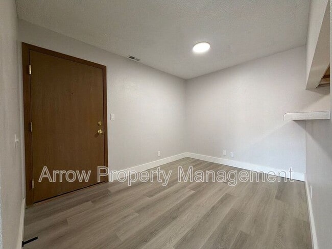 Photo - 2384 N 44th St