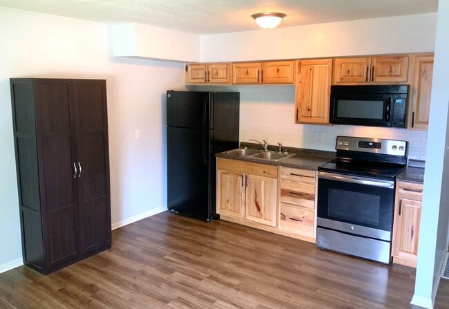 Building Photo - 536 Buttinger Pl Unit A