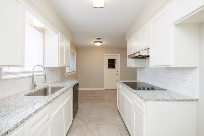 Photo - 207 Blanco Dr