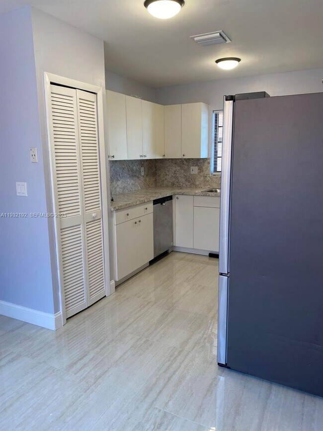 Photo - 16891 SW 92nd Ct