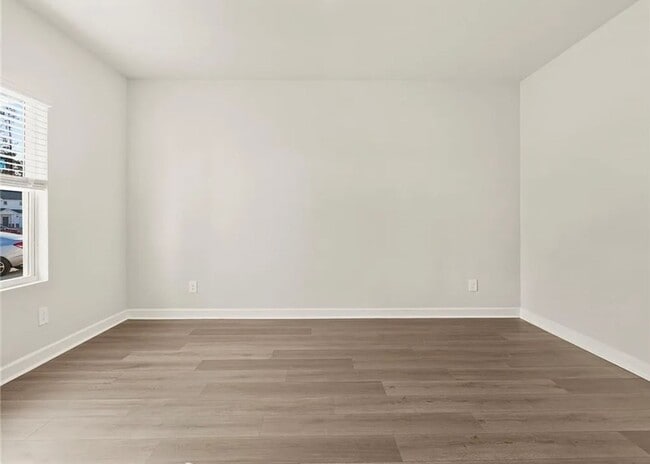 Photo - Beautiful 4/3 Available Now!