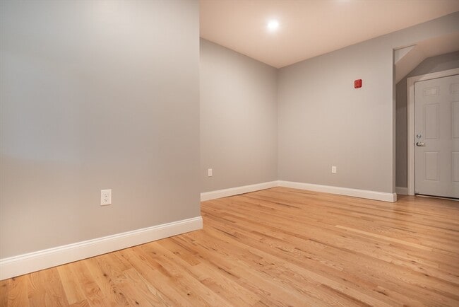 Building Photo - 293 Fayette St Unit 4 Rental
