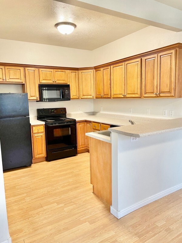 Photo - 484 W 1490 N
