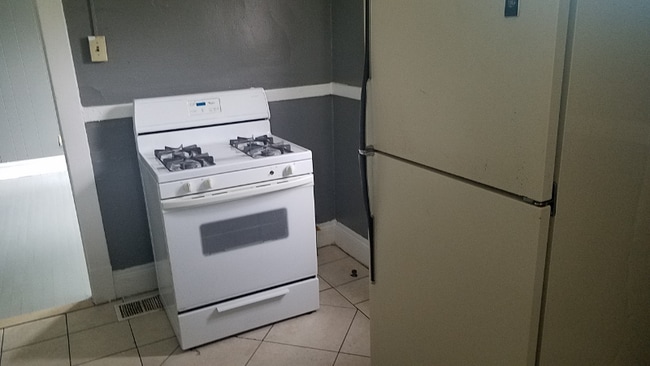 Photo - 563 E 118th St