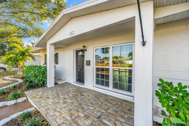 Photo - 652 42nd Ave NE