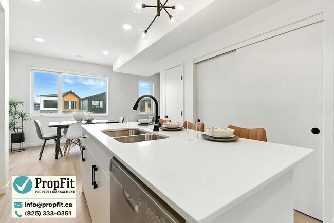 Photo - 7340 Klapstein Cres SW Unit Upper Floor