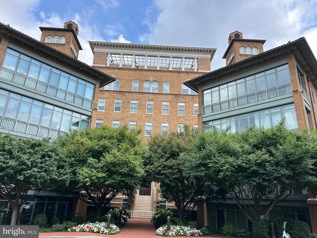 Building Photo - 2425 L St NW Unit 421