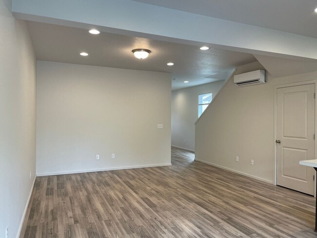 Photo - Spacious Vancouver Home in Cul-De-Sac With A Loft & Premium Deck!