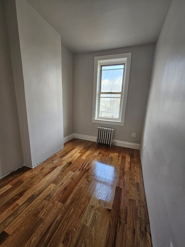 7933 Myrtle Ave Unit 2R