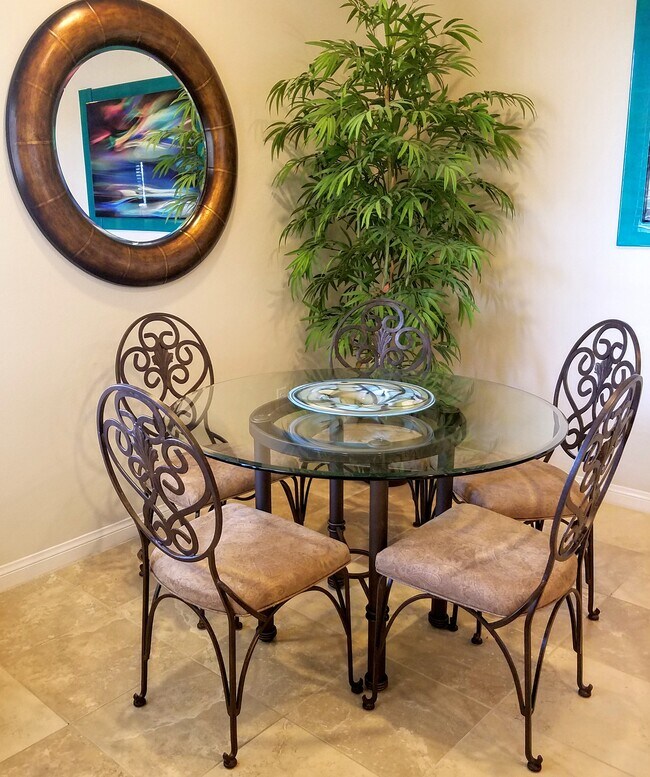 Eating nook - 40296 Calle Ebano