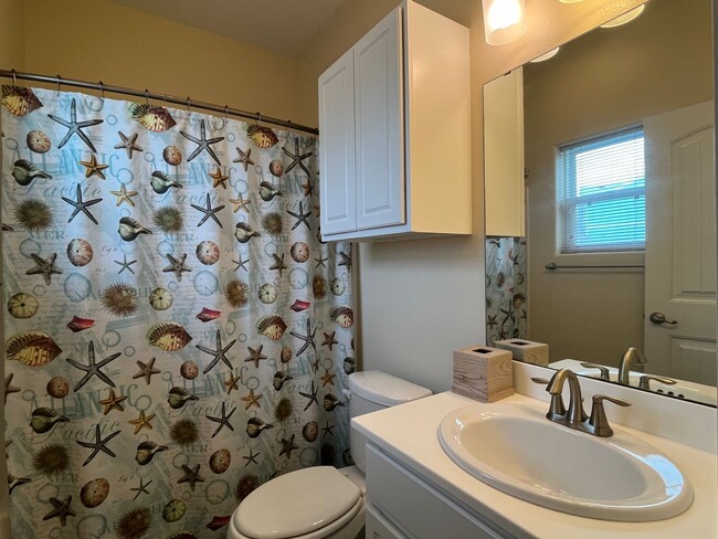 Building Photo - FULLY FURNISHED ISLAND TOWNHOME WITH SOME BILLS PAID