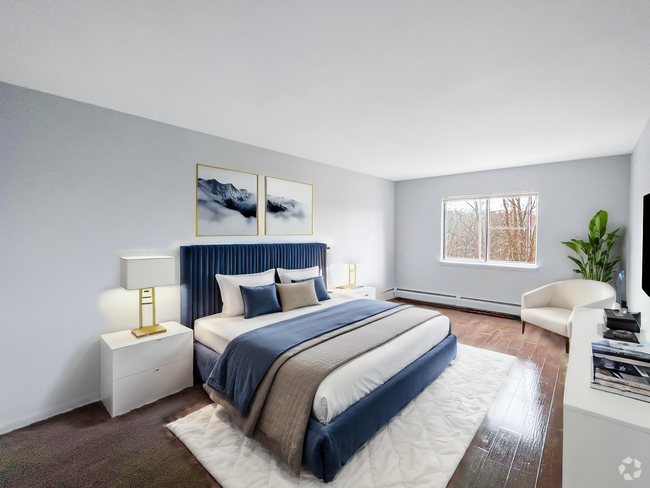 Bright Bedroom - 905 Lofts