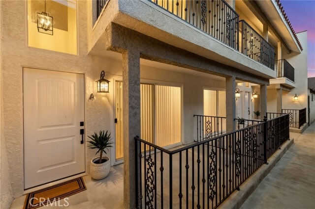 Building Photo - 621 E Cedar Ave