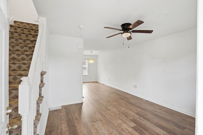 Photo - 554 Hand Ave