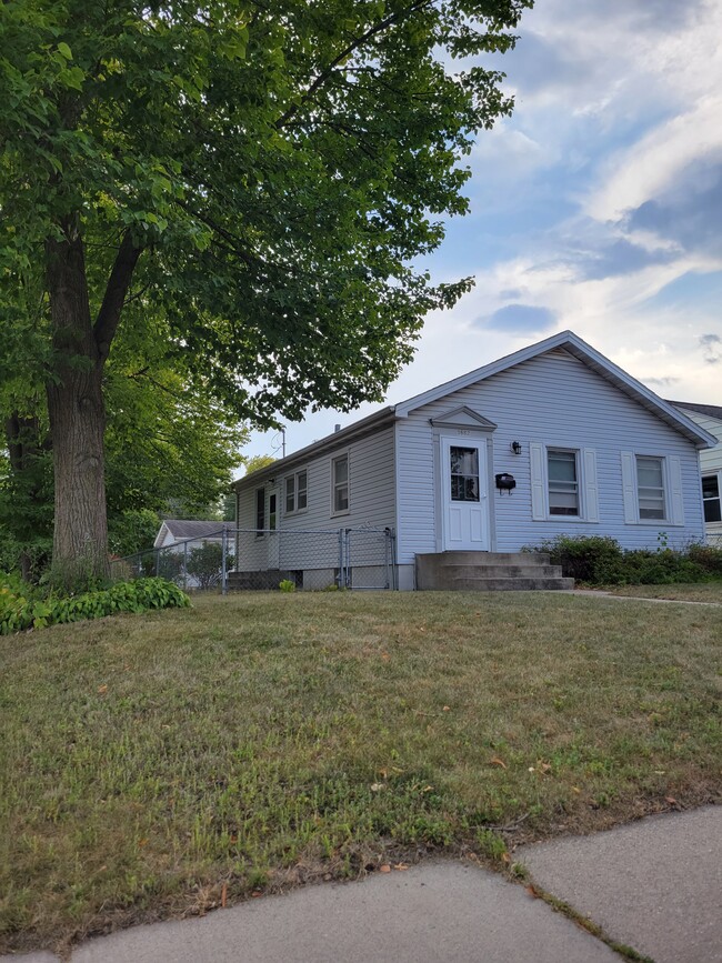 Photo - 1882 Sheridan Ave House