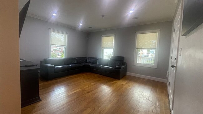 Photo - 87 W Selden St Unit 1