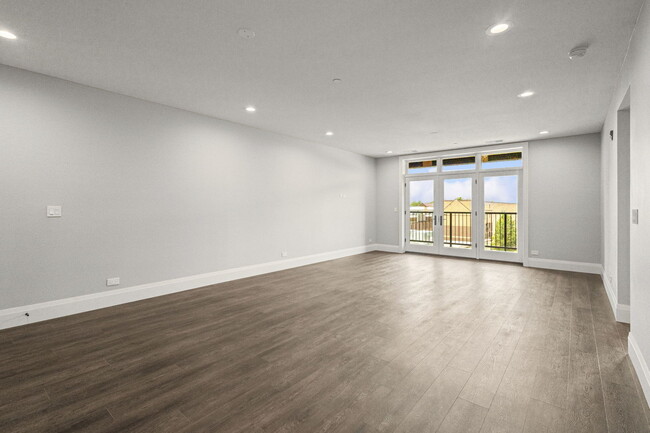 Photo - 1036 Lake St Unit 3N