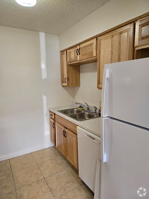 Building Photo - 3030 Congress Blvd Unit #101 Rental