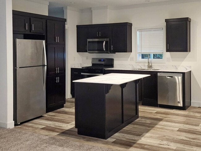 Photo - 370 E Lassen Ave