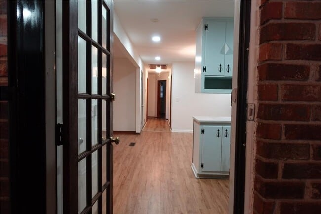Photo - 186 Zelma St SW