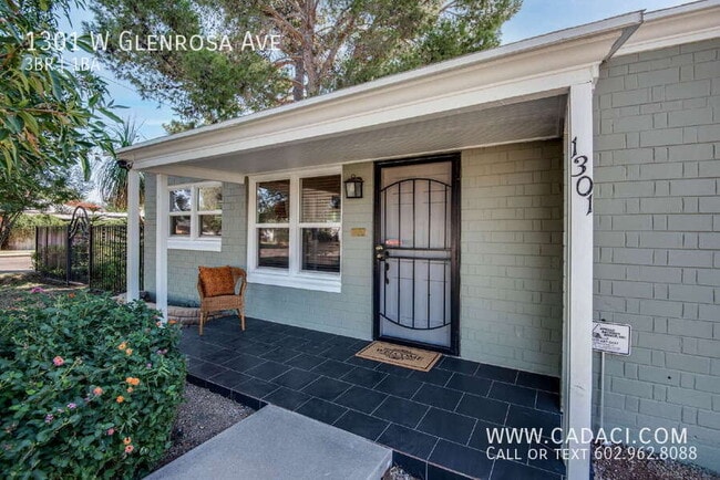 Building Photo - 1301 W Glenrosa Ave