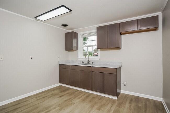 Photo - 7704 Logan Dr SW