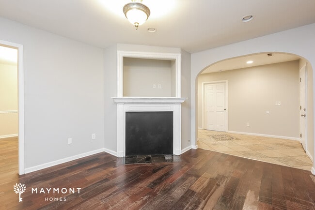 Photo - 215 Rebecca St