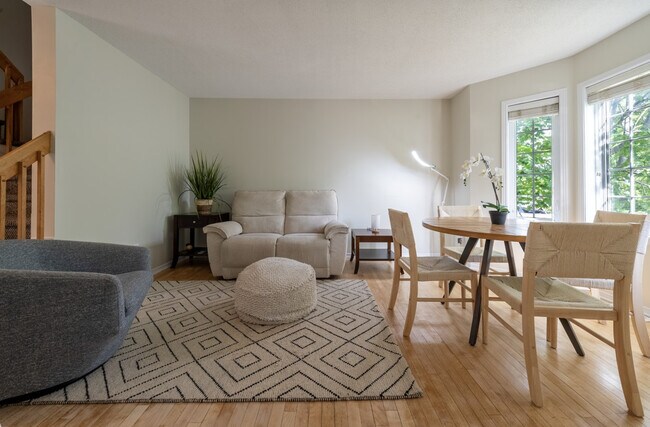 Photo - 163 Rue de Parenchère Unit SI ID1556304P