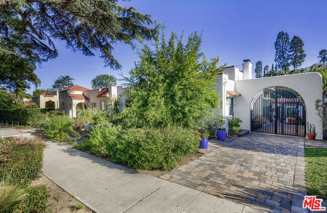 Photo - 3472 Rowena Ave