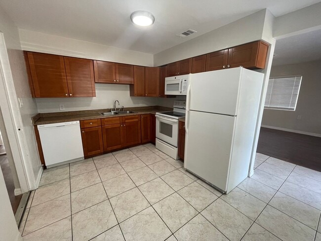 Photo - 3/1 AVAILABLE NOW!