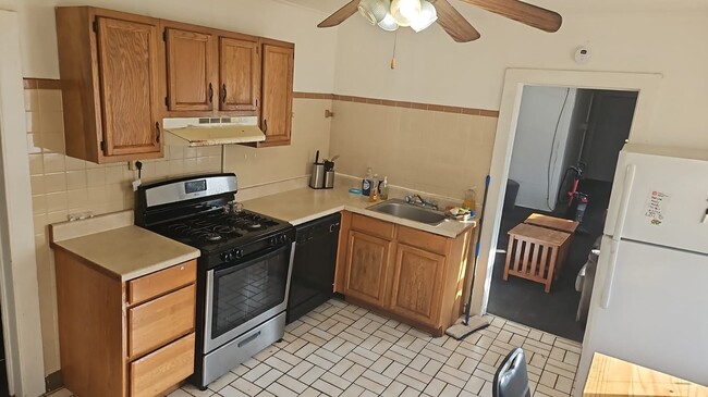 Photo - 163 Oak St