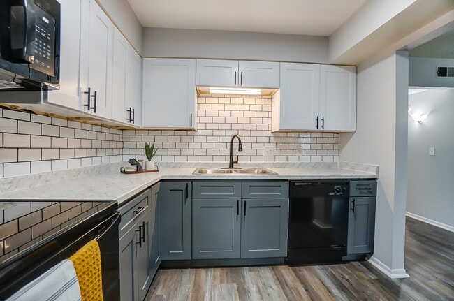 2 BED | 1 BATH - Kitchen