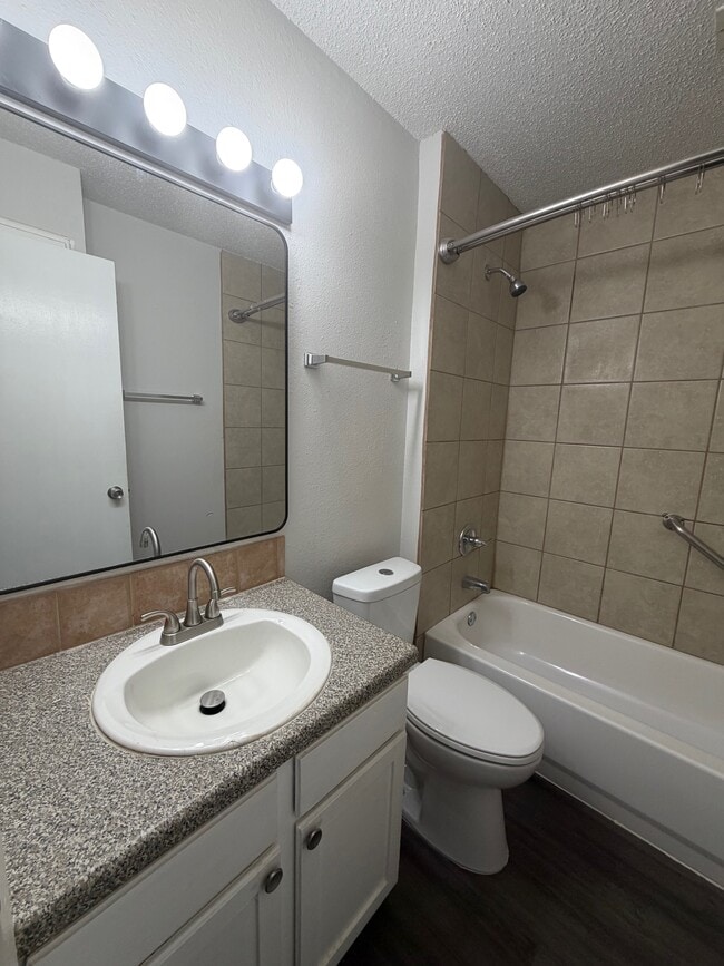 bath updated - 410 Vista W Ct