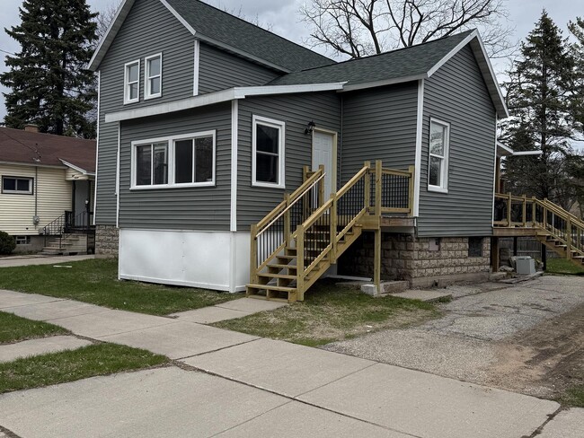 Building Photo - 810 4th St