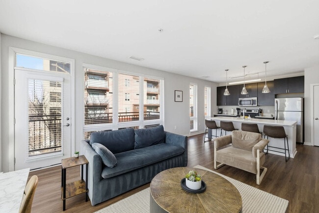 Building Photo - 421 E Market St Unit ID1384021P