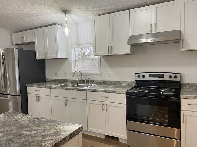 Photo - 404 Dorris Rd