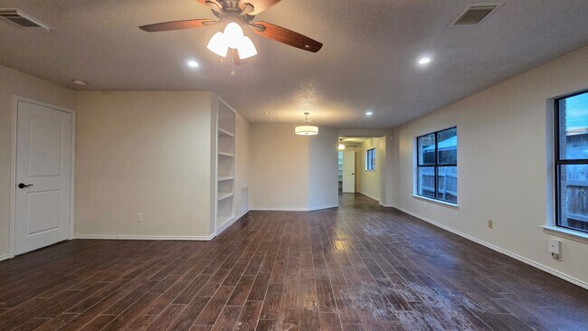 Photo - Spacious Woodlake 3 Bedroom with 2 Living Areas