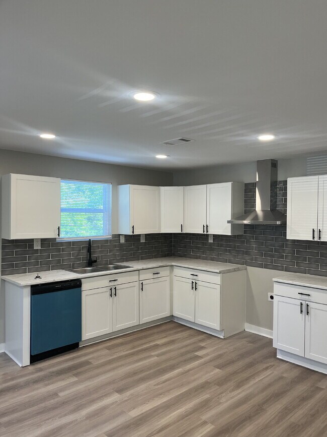 4439 Sunny View Dr