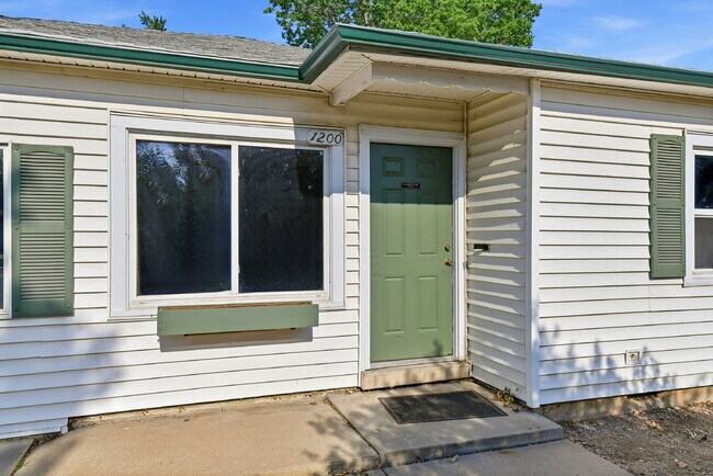 Photo - $2,295.95 - 3 Bed, 1 Bath Home in Central Denver with Great Outside Space!