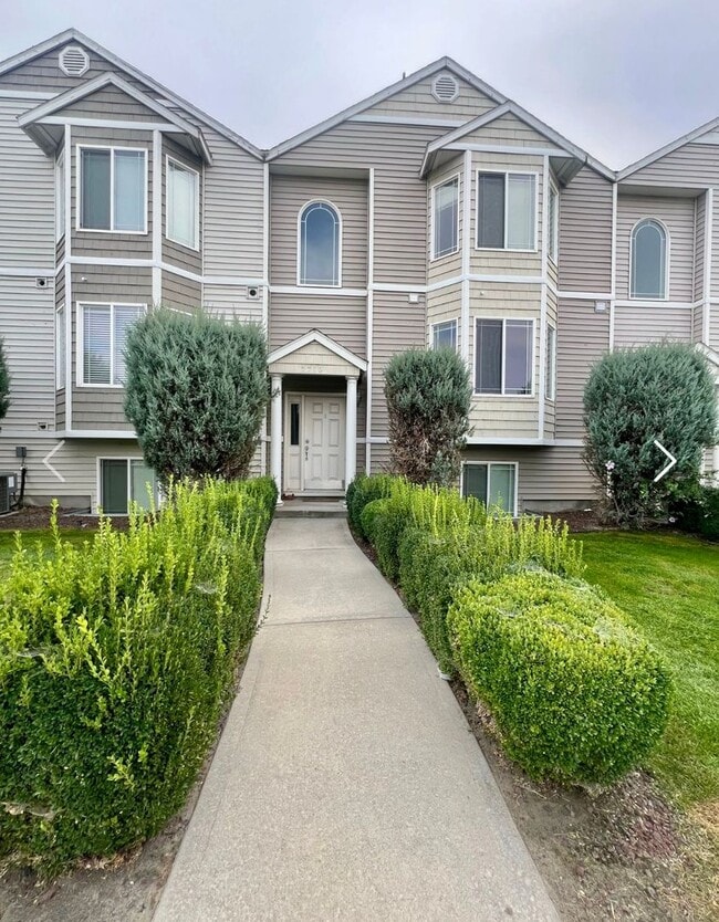 Building Photo - 3 bed 3.5 bath Townhome on Rd 68