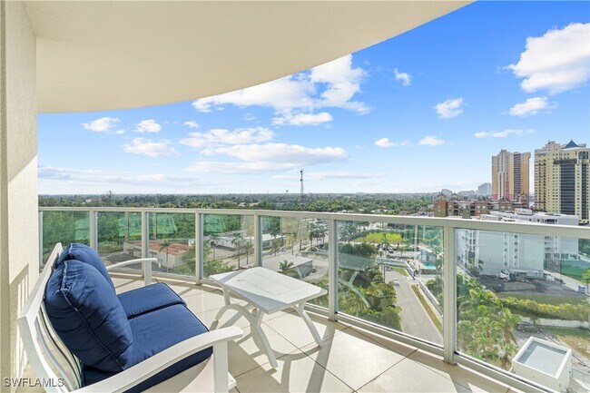 Photo - 3000 Oasis Grand Blvd Unidad 1101