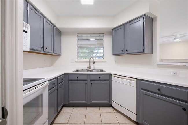 Photo - 2450 Wickersham Ln Unit 904
