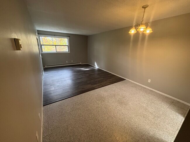 Photo - 499 Albert St Unit 14