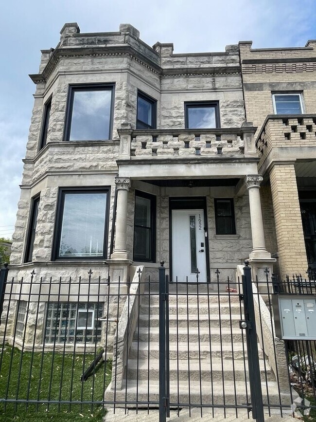 Building Photo - 1652 S Ridgeway Ave Rental