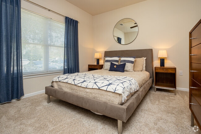 2BR, 2BA - 1,078SF