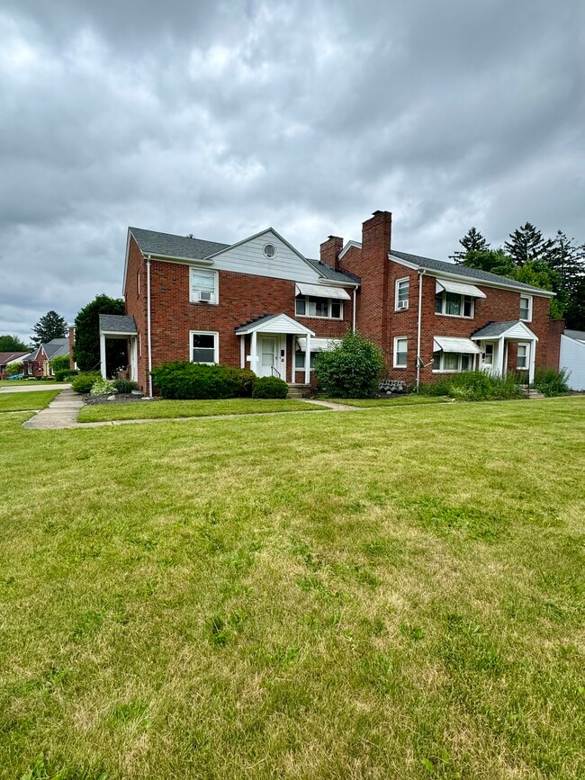 Building Photo - 923 Dickson Pky Rental