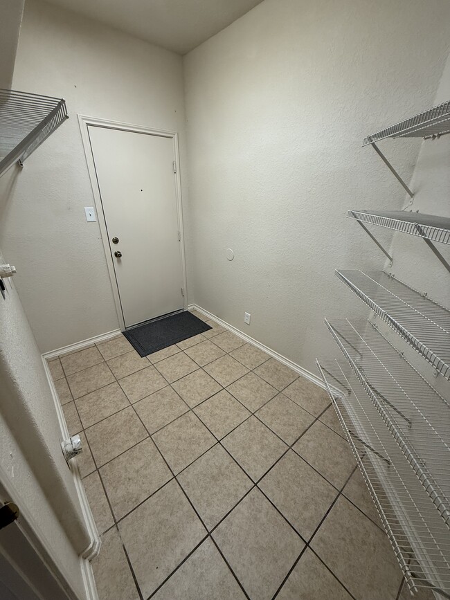 Photo - 536 Foxford Run Dr