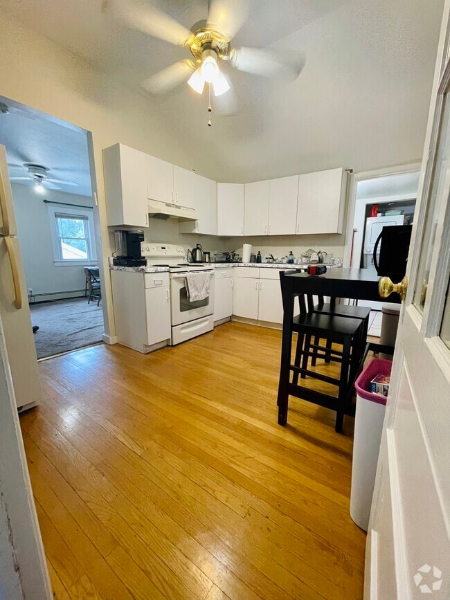 Building Photo - 172 Highland Ave Unit 2 Rental