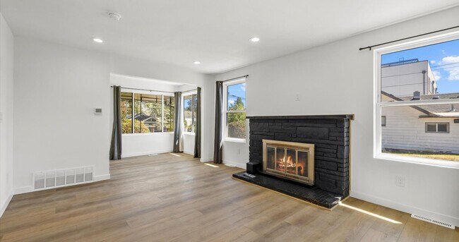 Photo - Remodeled 5BR Vintage Gem in Prime West Se...